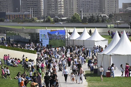 Heydər Əliyev Mərkəzinin parkında Uşaq festivalı keçirilib