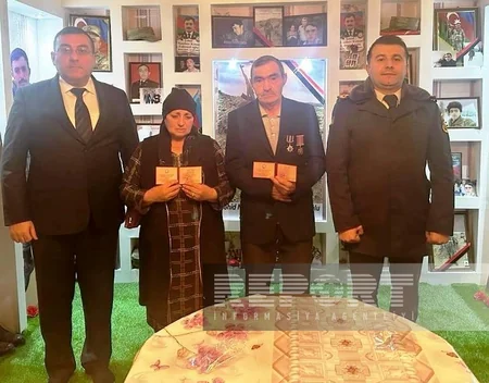 Tovuzda bir neçə şəhidin orden və medalları ailə üzvlərinə təqdim edilib 