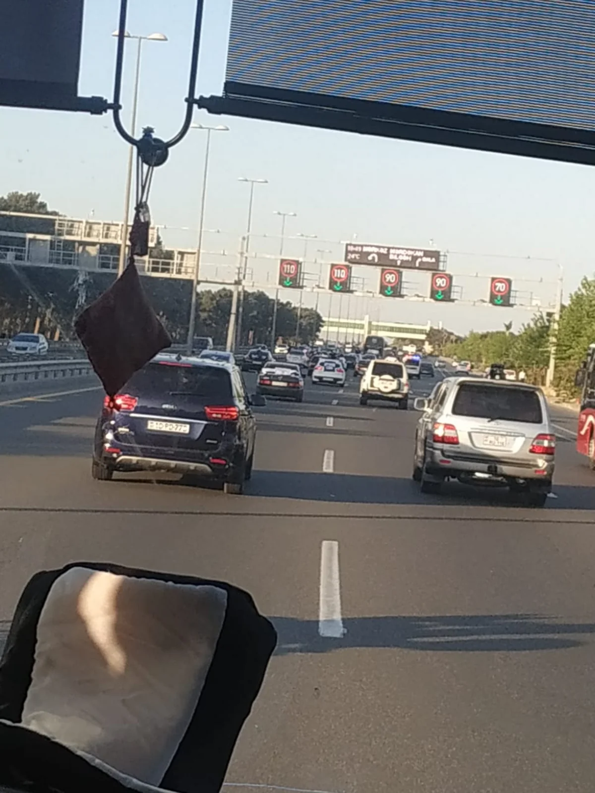 Azarkeşləri Neftçini yalnız buraxmadı