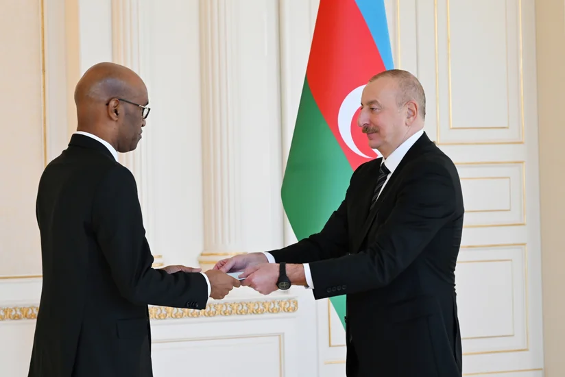 İlham Əliyev Somalinin yeni təyin olunmuş səfirinin etimadnaməsini qəbul edib - YENİLƏNİB