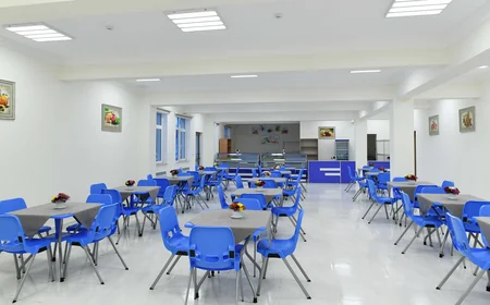 Prezident Bakıda yeni tikilən iki məktəbdə yaradılan şəraitlə tanış olub