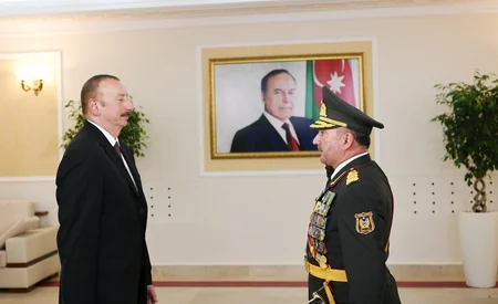 Azadlıq meydanında hərbi parad keçirilib - YENİLƏNİB-2