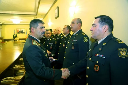 ​Bir qrup hərbi qulluqçuya polkovnik hərbi rütbəsi təqdim olunub