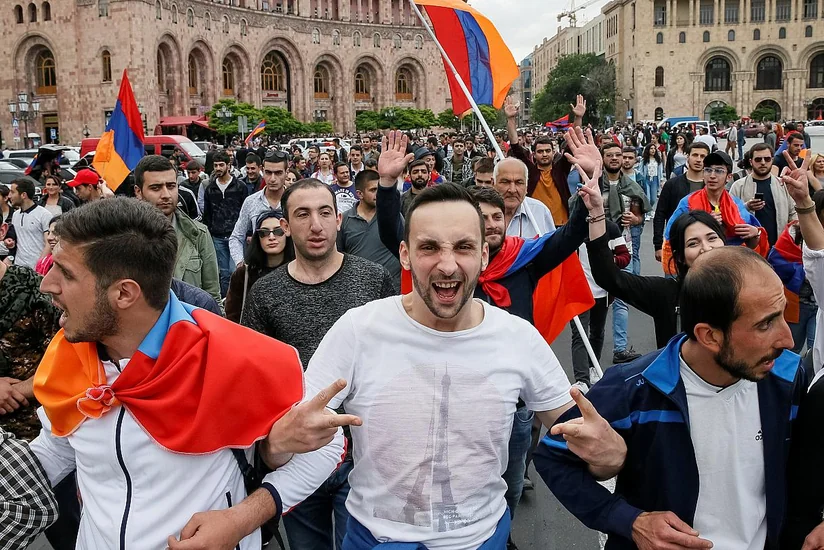 Ermənistanda Rusiyaya etimad göstərənlərin sayı azalıb