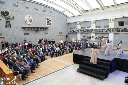 Heydər Əliyev Fondunun vitse-prezidenti “Nəsimi” antreprizasının təqdimatında iştirak edib