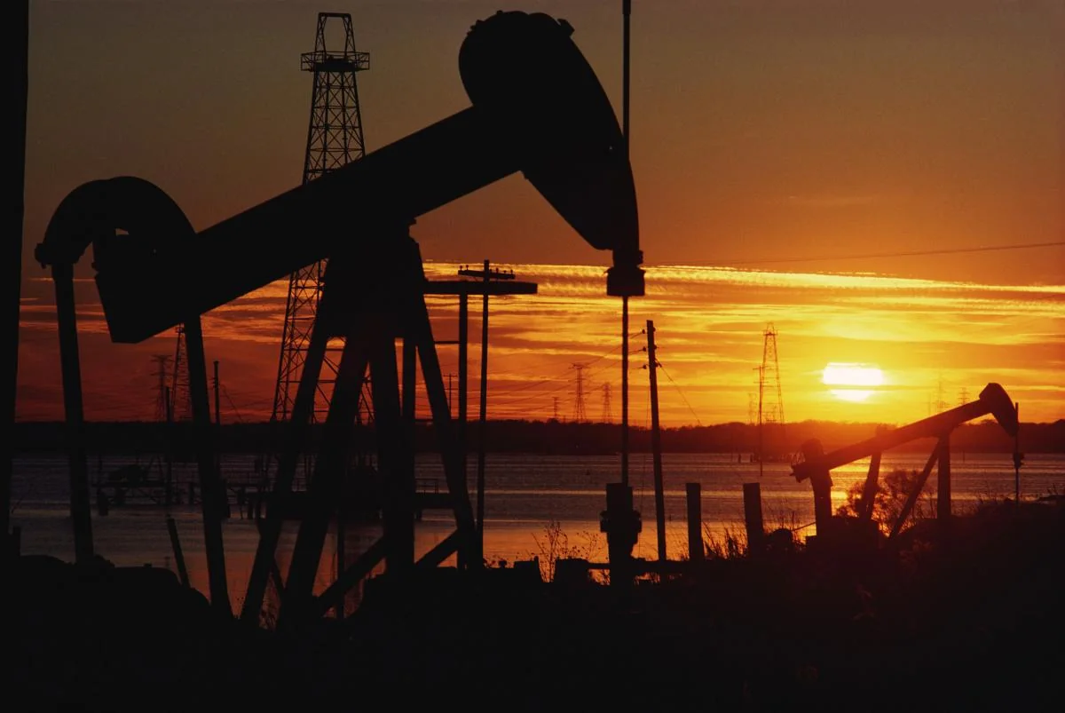 Нефть на мировом рынке подешевела на 6%