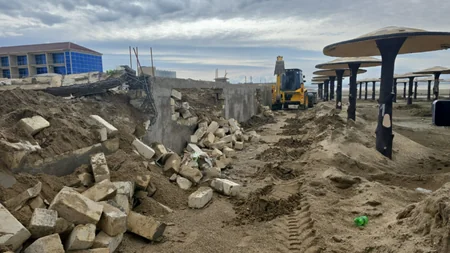 Dəniz kənarında inşa edilən qanunsuz tikili sökülüb