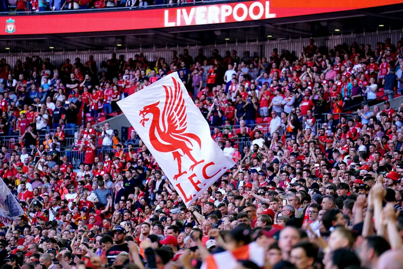 Rəqib komandanın futbolçusunu təhqir edən Liverpul azarkeşinin stadionlara girişinə qadağa qoyulub