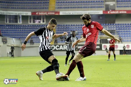 Neftçi Sumqayıtı məğlub edib, məşqçi və futbolçular arasında dava düşüb - VİDEO