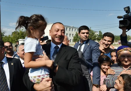 Президент Азербайджана встретился с жителями города Худат