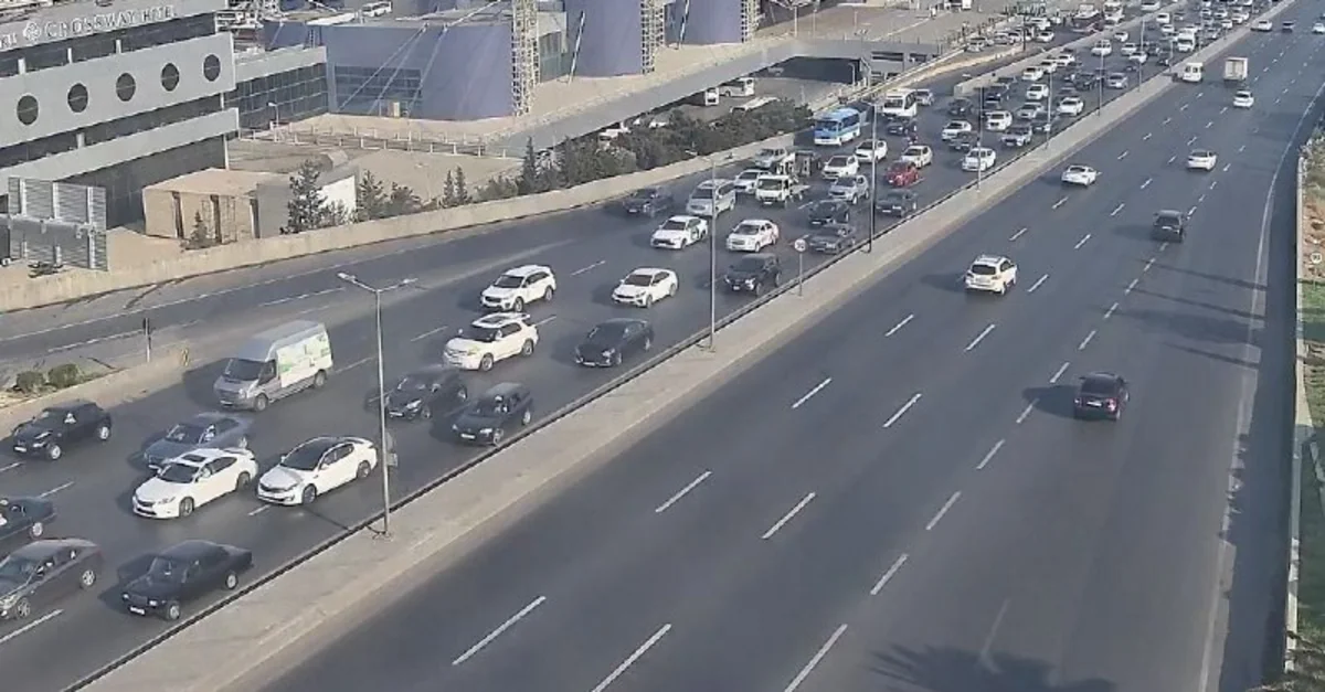 Bakının bir sıra yollarında tıxac yaranıb