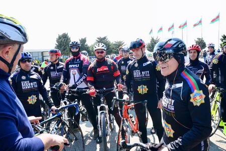 Bakıda “Az avtomobil, çox həyat” devizi altında veloyürüş keçirilib