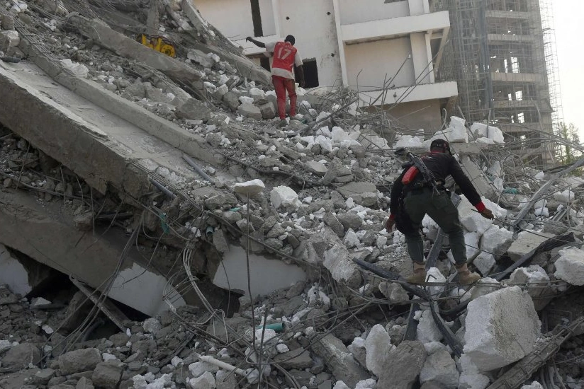 Nigeriyada tikilməkdə olan bina uçub, dağıntılar altında qalanlar var