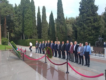 Group of 8th Congress of Journalists participants visit graves of Heydar Aliyev and Hasan Bey Zardabi