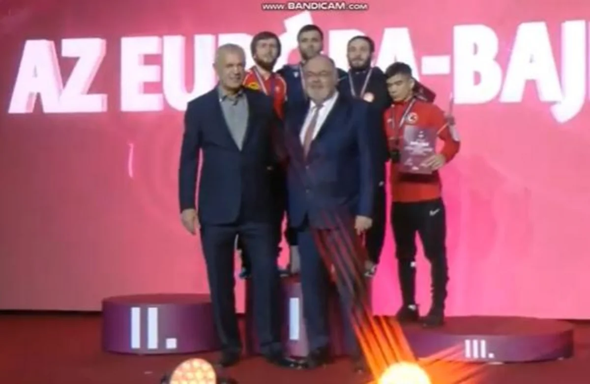 Avropa çempionatı: Medalçıları Azərbaycanın səfiri və federasiya rəsmisi mükafatlandırıb