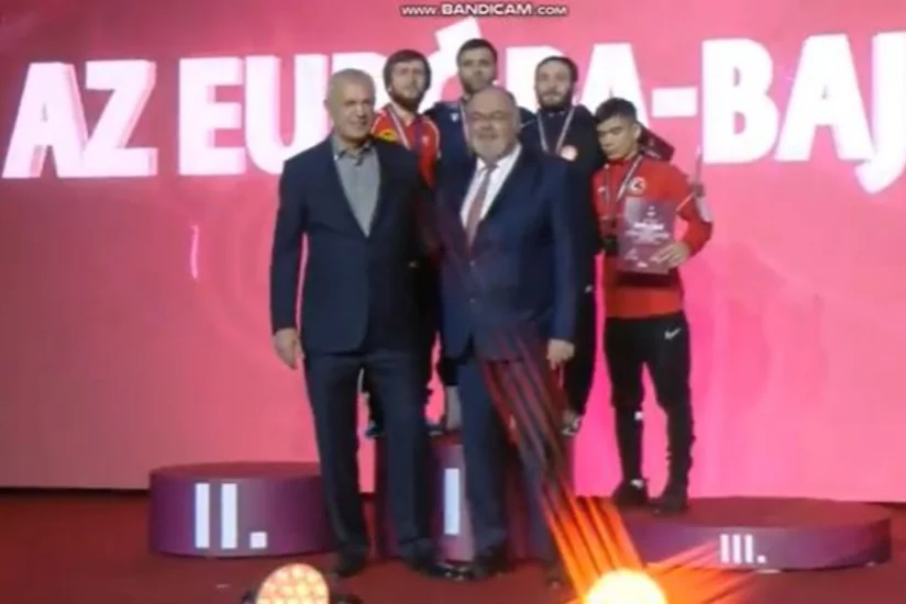 Avropa çempionatı: Medalçıları Azərbaycanın səfiri və federasiya rəsmisi mükafatlandırıb