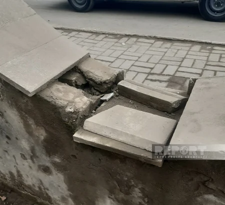 Biləsuvarda yolkənarı səkilər və istinad divarları bərbad vəziyyətə düşüb 