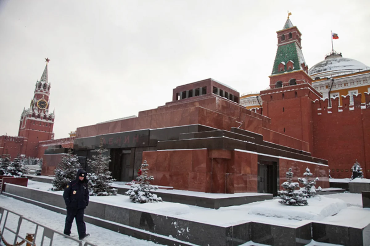 ​Мавзолей Ленина прекращает работу на два месяца