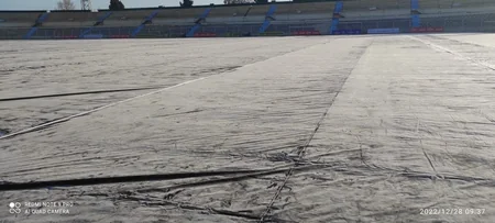 Gəncə stadionunun ot örtüyünə qulluq edən şirkət: “Sahənin qışdan sonra özünə gəlməyə vaxtı olmadı”