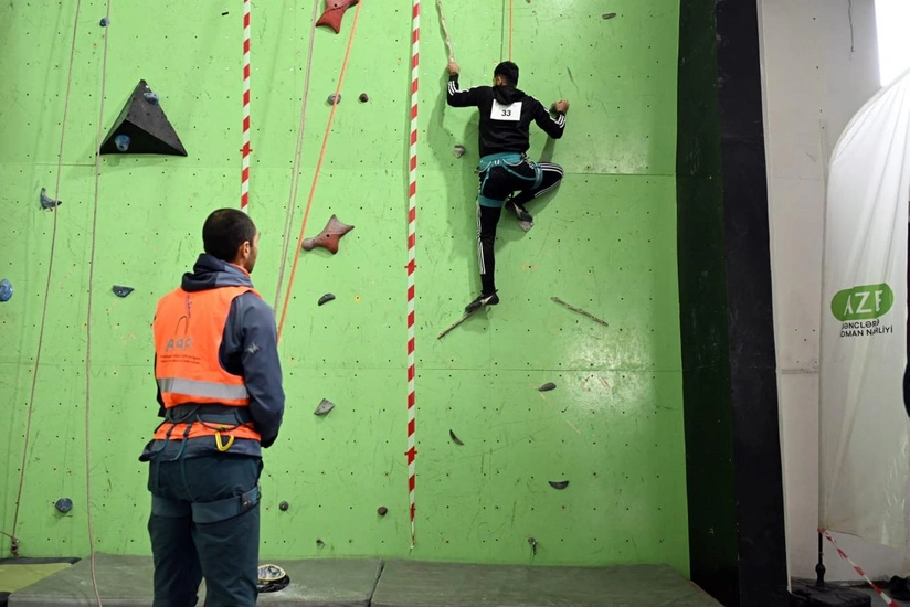 Dövlət qurumlarının əməkdaşları arasında idman dırmanması üzrə yarış keçirilib