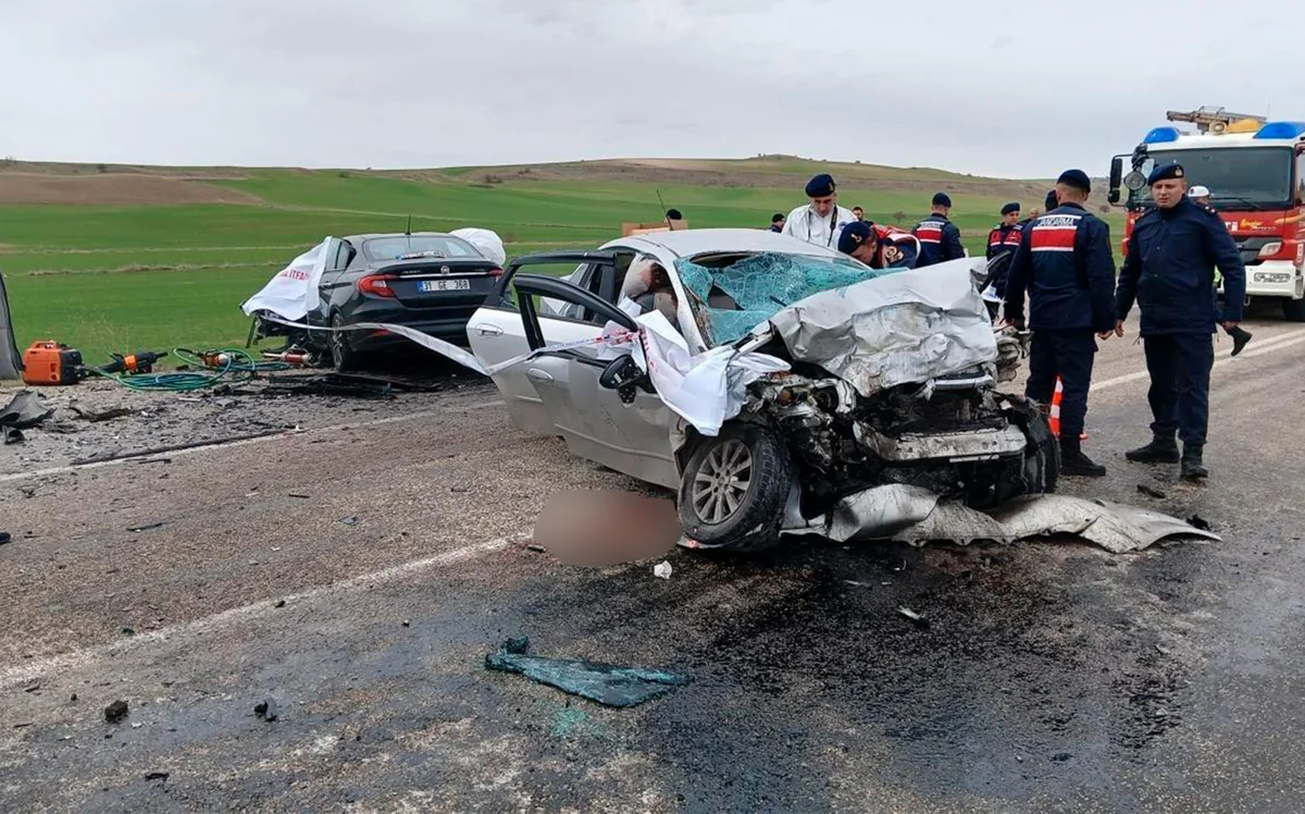 Türkiyədə bayram günlərində baş verən yol qəzalarında 40-dan çox adam ölüb