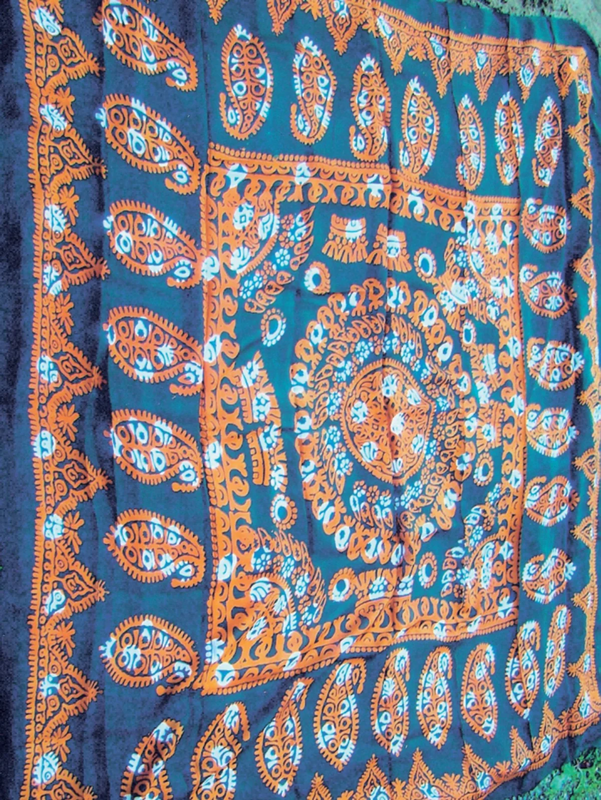 Certificate confirming Kalagayi art as UNESCO's heritage presented to Azerbaijani First Lady