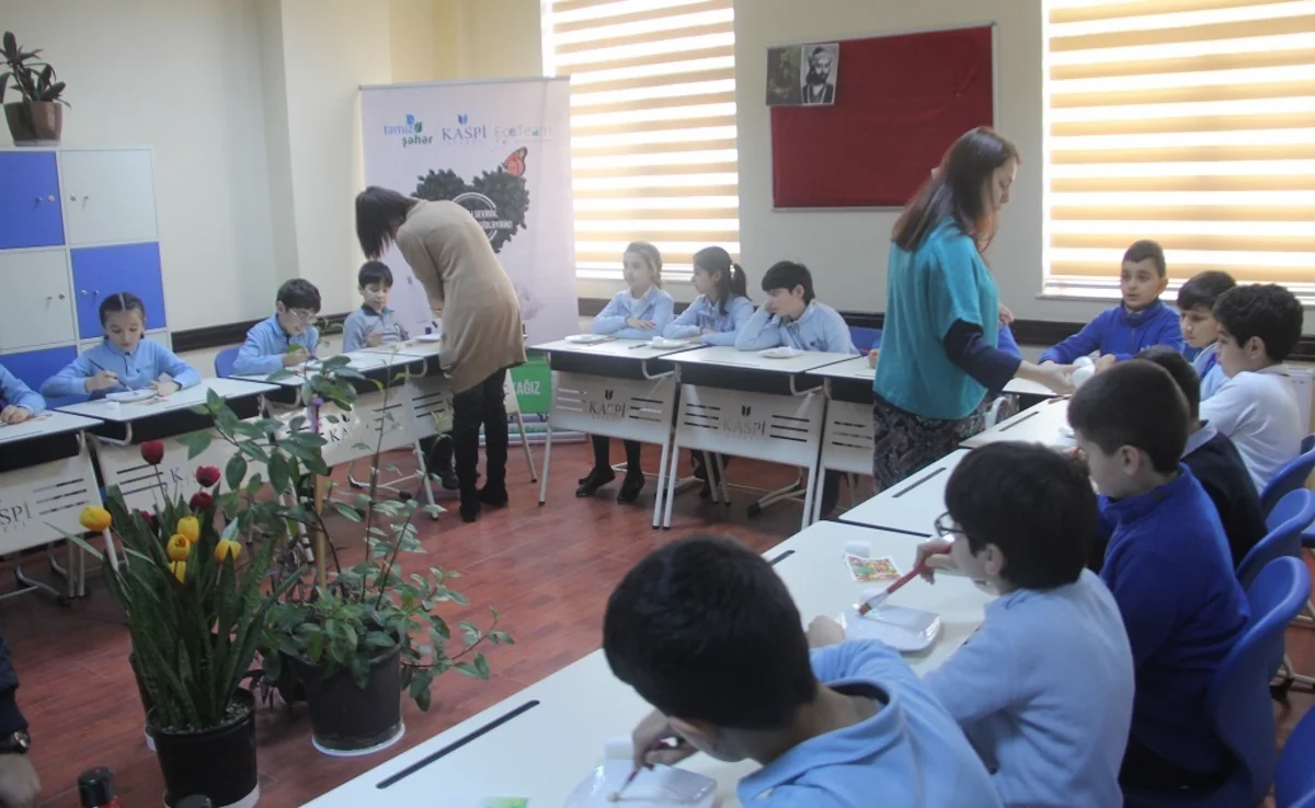 Kaspi liseyi Təmiz Şəhər ASC-in köməyi ilə 5 ağac xilas edib