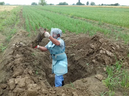 ​Tərtərdə top mərmisi və qrad raketinin hissələri tapılıb