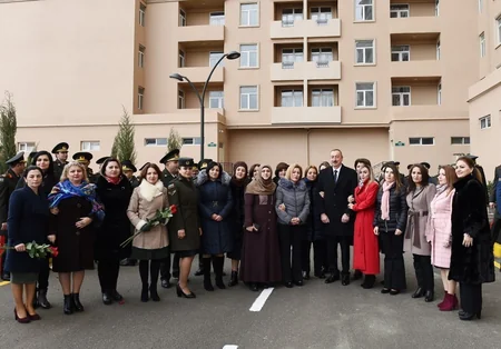 Prezident İlham Əliyev Sabunçu rayonunda hərbçilərə yeni mənzillərin verilməsi mərasimində iştirak edib - YENİLƏNİB