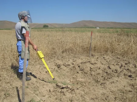Füzuli və Tərtərdə partlamamış hərbi sursat aşkar edilib - FOTO