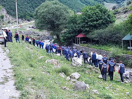 Bir sıra bölgələrdə çay sahilləri tullantılardan təmizlənib