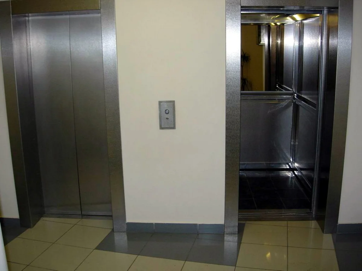 Bakıda binanın bir neçə liftinin əyləc sistemi oğurlanıb