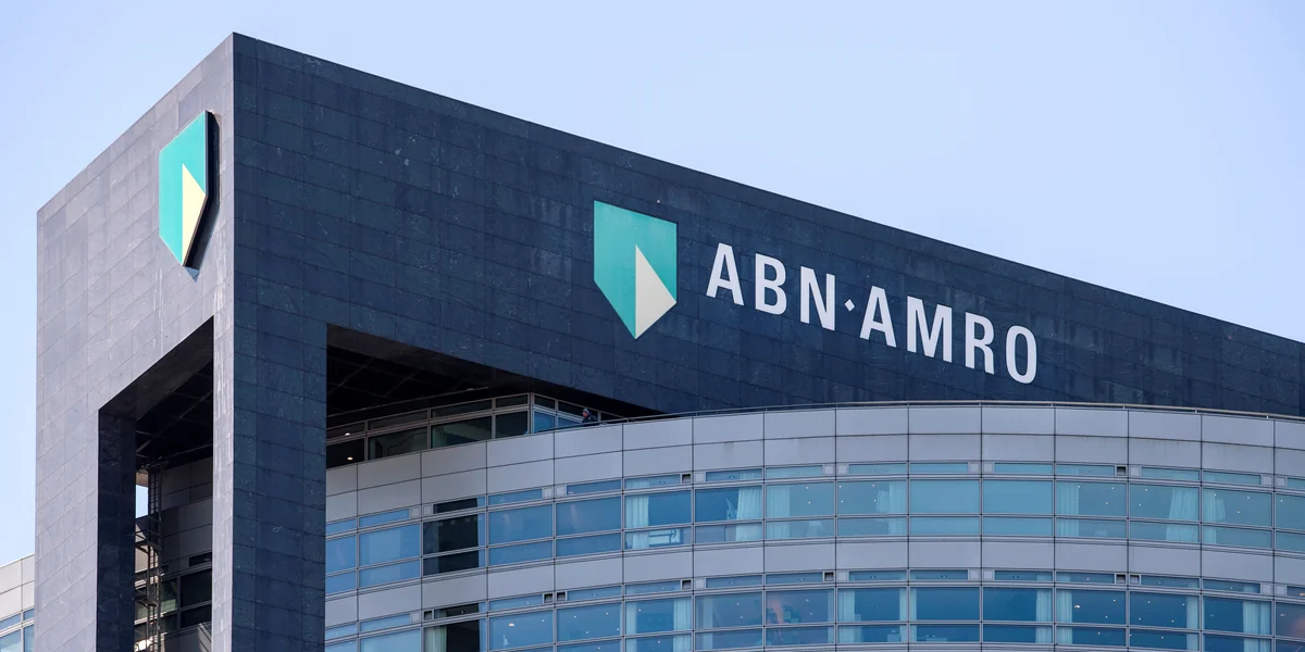 Aparıcı bank işçilərinin 15%-ni ixtisar edəcək