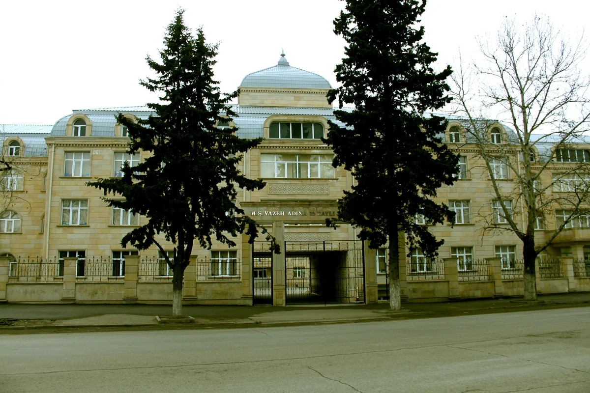 Gəncədə 6 yaşlı qız orta məktəbdə ölüb - YENİLƏNİB