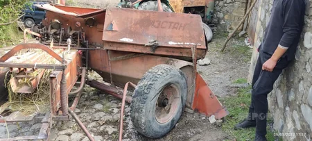 Şəkidə qəzaya düşməmək üçün özünü traktordan atan sürücü ölüb