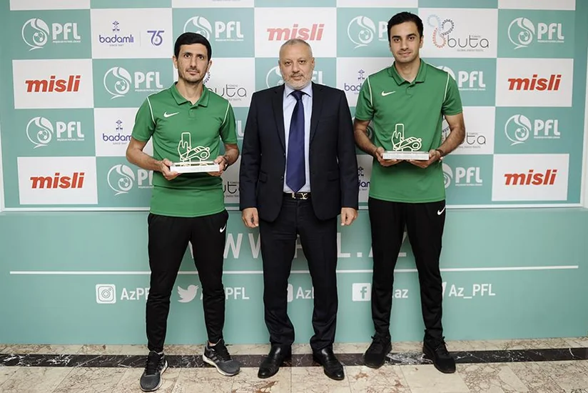 PFL Əliyar Ağayevlə köməkçisini mükafatlandırıb