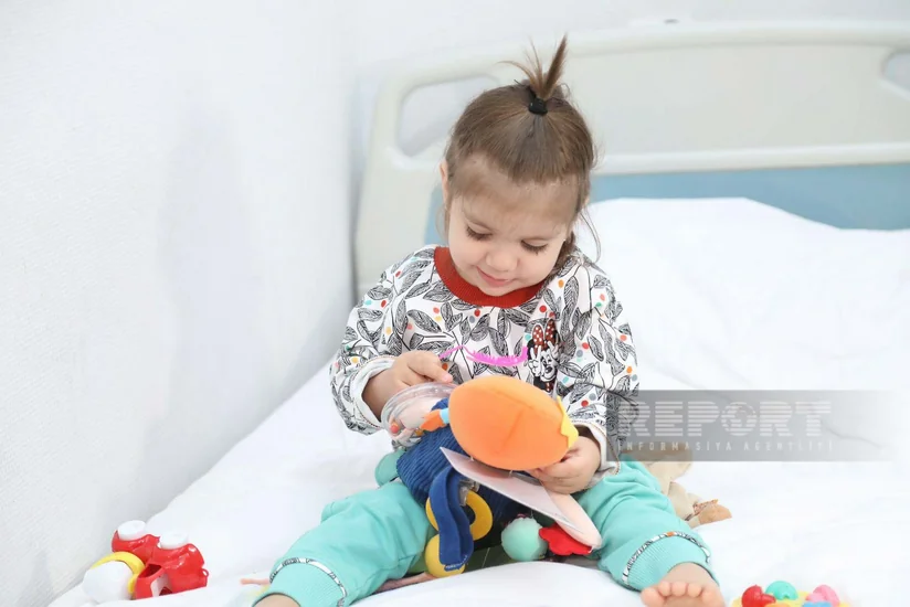 Türkiyədə zəlzələdə xəsarət alan 10 uşaq və 12 böyük müalicə üçün Azərbaycana gətirilib - YENİLƏNİB