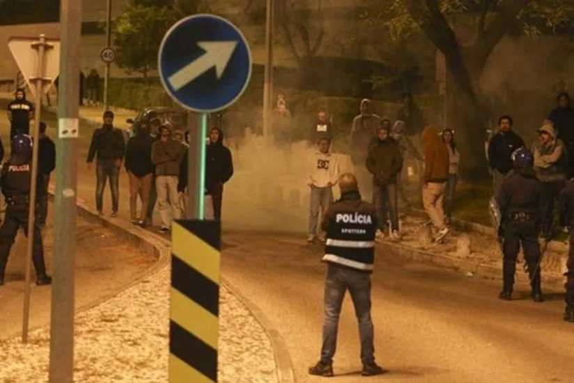 Azarkeşlər Portuqaliya klubunun bazasına hücum edərək futbolçulara xəsarət yetiriblər