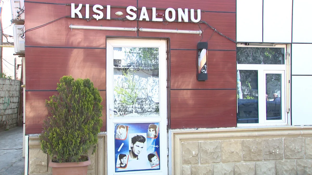 Bakıda karantini pozan bərbər salonu aşkarlandı - VİDEO - YENİLƏNİB