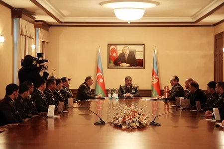 Müdafiə naziri hərbçilərin VI Dünya Oyunlarının iştirakçıları ilə görüşüb