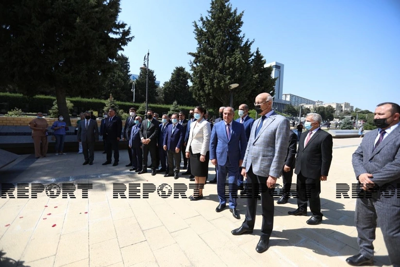 Representatives of Azerbaijani political parties visit Turkish Martyrs' Cemetery