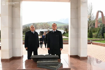 Ceyhun Bayramov Bişkekdəki Ata-Beyit Memorial Kompleksini ziyarət edib