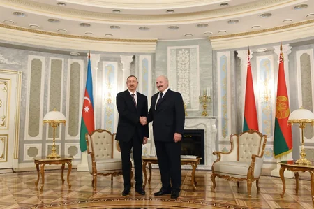 Prezident İlham Əliyevin belaruslu həmkarı ilə təkbətək görüşü olub