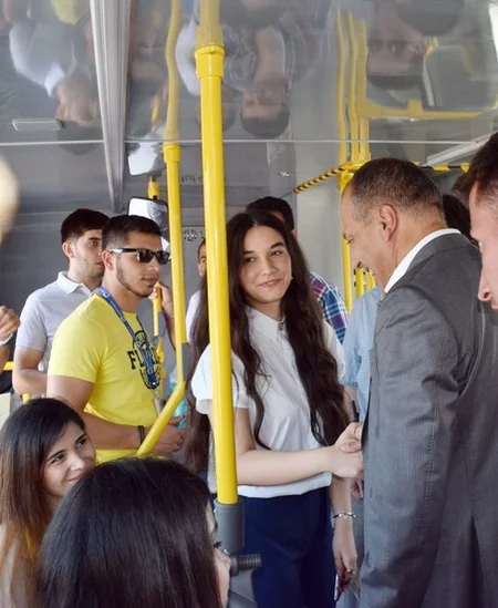 Baku launches chess bus
