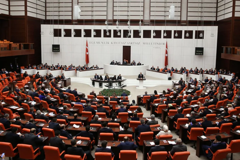 Парламент Турции одобрил продление режима ЧП в стране на три месяца