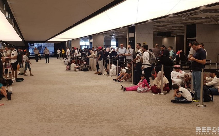 Bakı aeroportunda sərhəddən keçməklə bağlı problem yaranıb - FOTO - ƏLAVƏ OLUNUB