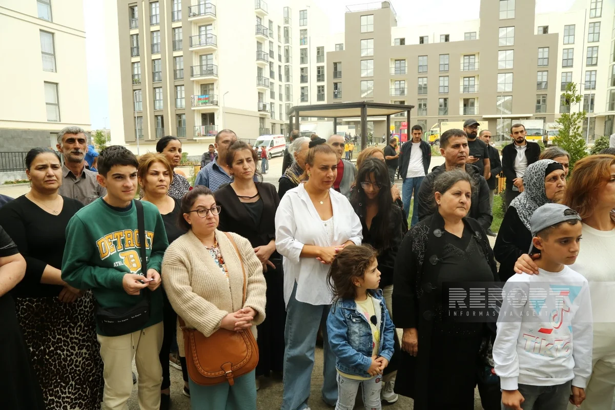 Bakıdan yola salınan köç karvanı Füzuli şəhərinə çatıb, sakinlərə mənzillərin açarları təqdim olunub - YENİLƏNİB