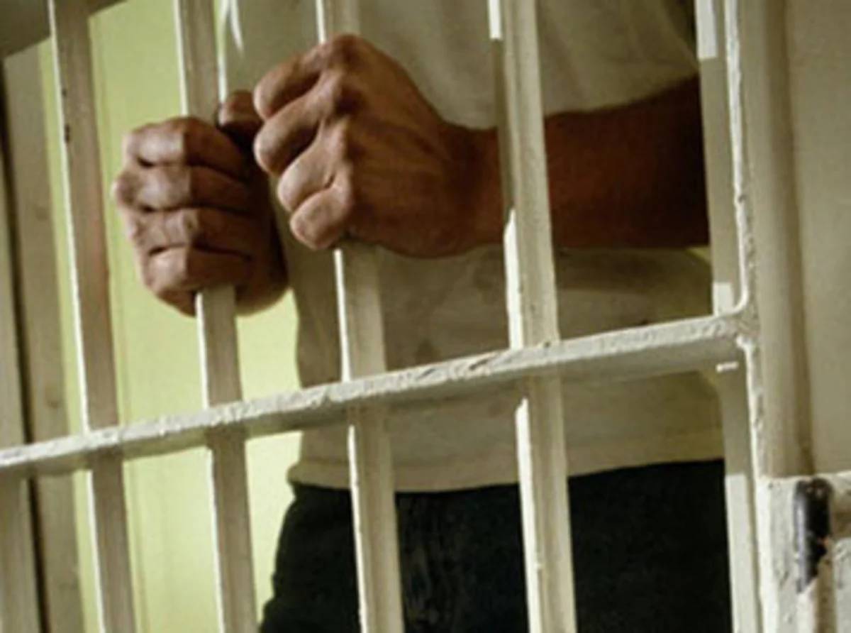 Bakıda polis mundirində dələduzluq edən şəxslər tutulub