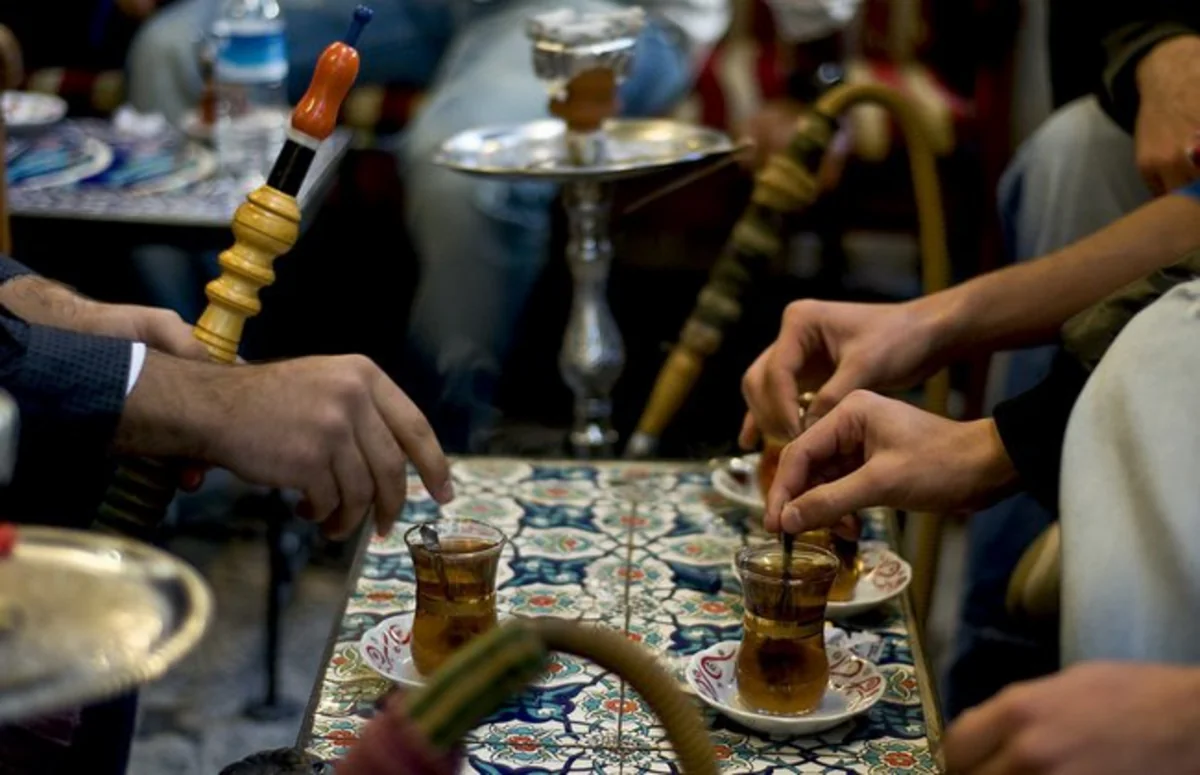 Bakıda 20 yeniyetmə qəlyan çəkdiyinə görə saxlanıb