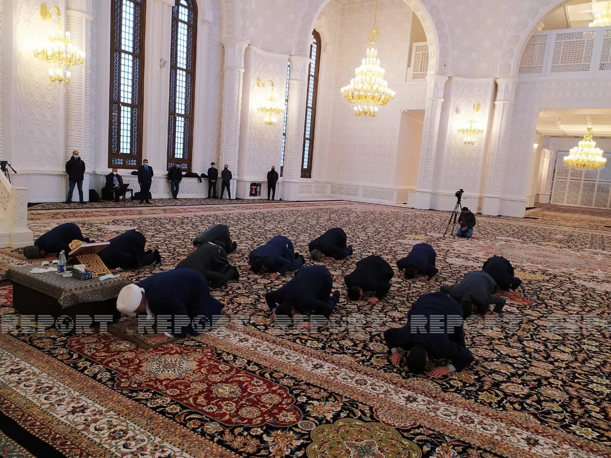 Heydər məscidində şəhidlərin anım mərasimi keçirilib, vəhdət namazı qılınıb